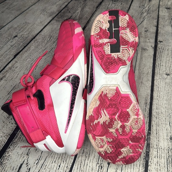 Nike LeBron Zoom Soldier 9 Think Pink Men’s Size 10 1/2 Basketball Sneakers - Picture 9 of 15